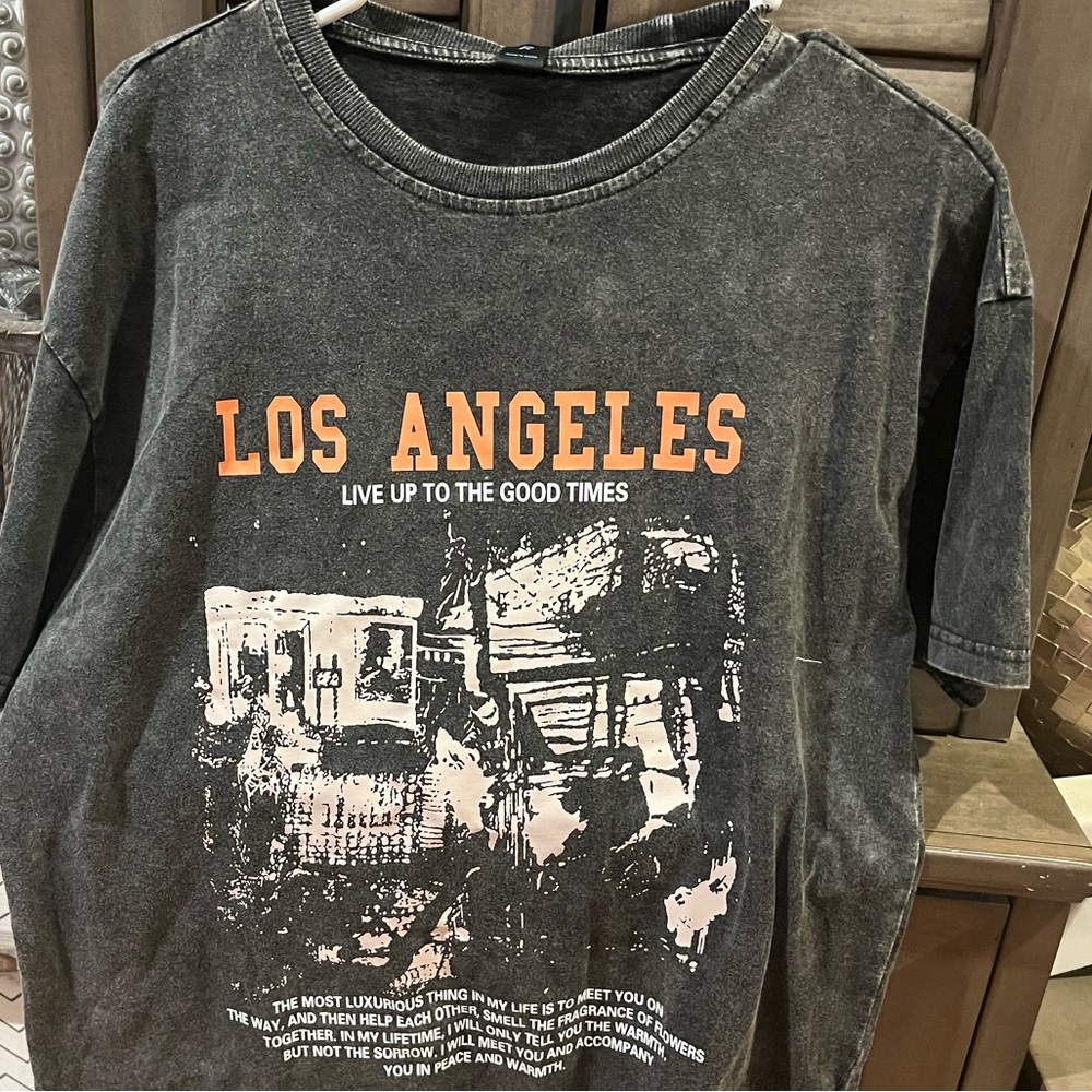 Women’s size small cute Los Angeles tee new with tags!